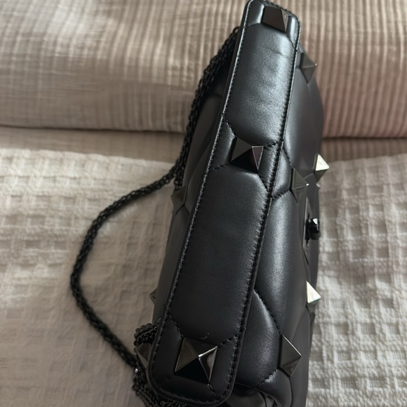Valentino LARGE Roman stud bag. Black on black - Picture 4 of 6